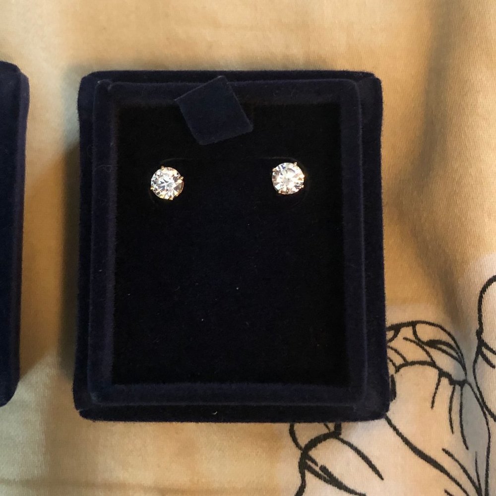 Stauer Diamondaura Earrings